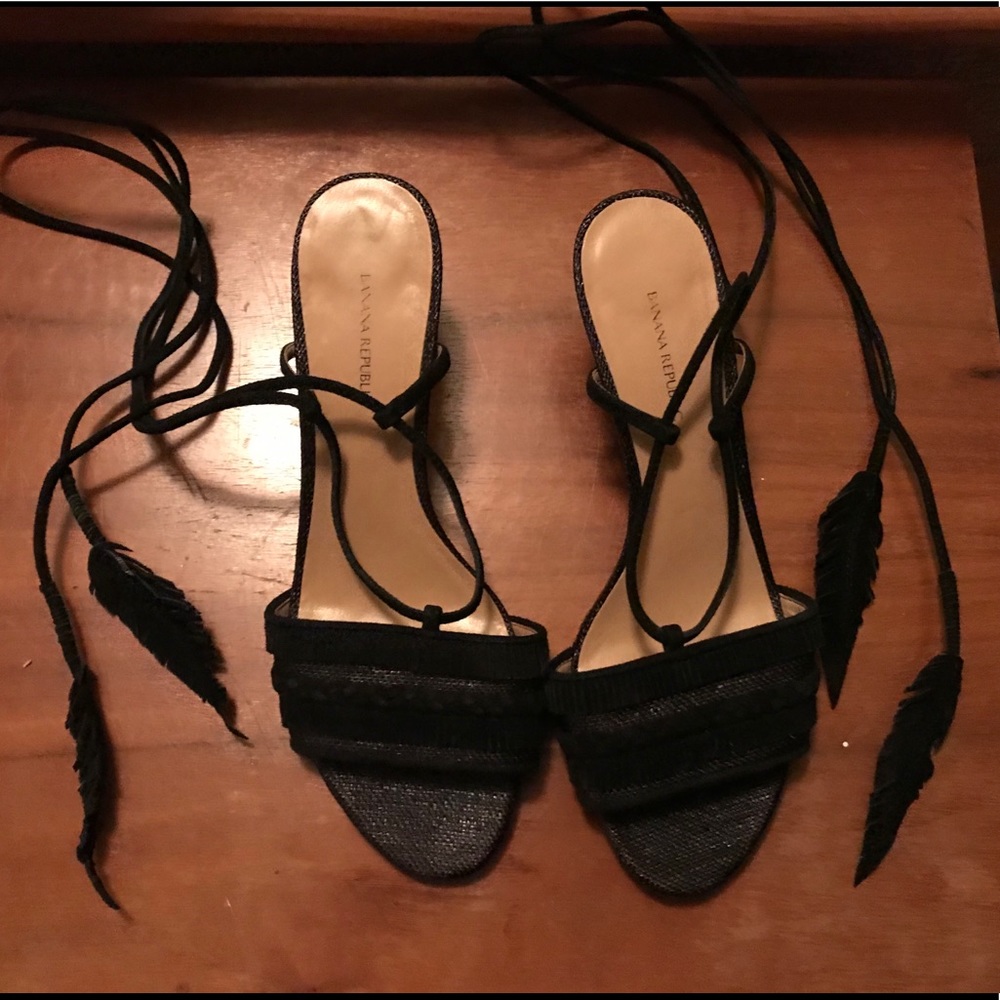 BR black suede lace up kitten heels size 9